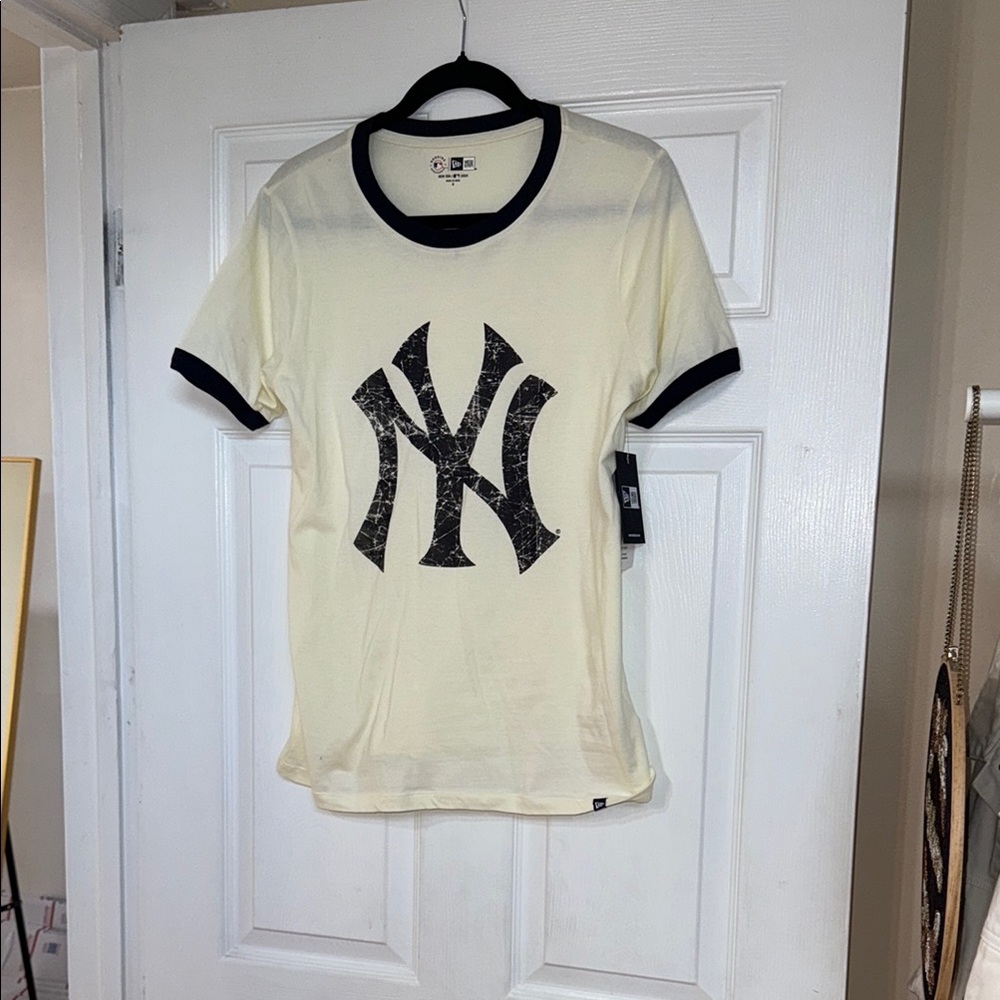2 Cream and Black New York Yankees T-Shirt